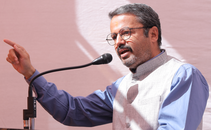 Prof.(Dr.) Vishal Joshi